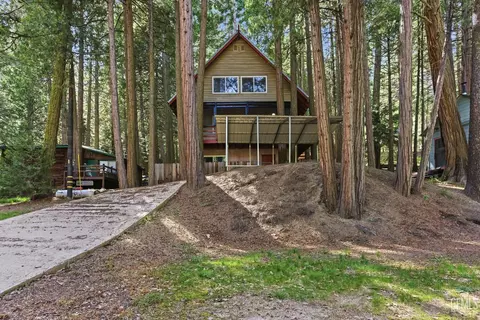 10729 Pine Dr, Wofford Heights, CA 93285