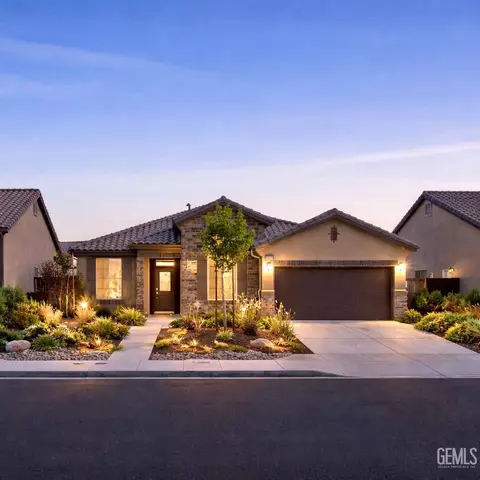 9411 Flowertree Dr, Shafter, CA 93263