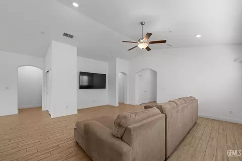 Entry Way - 3415 Falling Brook Ln, Shafter, CA 93263 photo 5 of 8