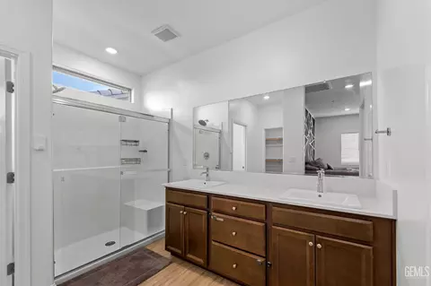 Bath - 3415 Falling Brook Ln, Shafter, CA 93263 photo 1 of 5