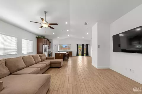 Entry Way - 3415 Falling Brook Ln, Shafter, CA 93263 photo 1 of 8
