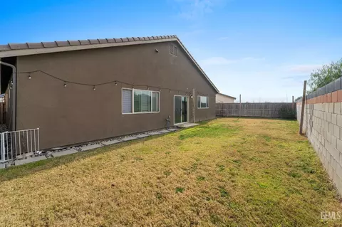 Exterior - 3415 Falling Brook Ln, Shafter, CA 93263 photo 4 of 6