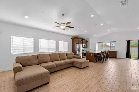 Entry Way - 3415 Falling Brook Ln, Shafter, CA 93263 photo 2 of 8