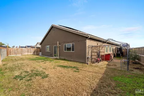 Exterior - 3415 Falling Brook Ln, Shafter, CA 93263 photo 5 of 6