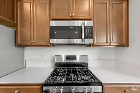 Kitchen - 3415 Falling Brook Ln, Shafter, CA 93263 photo 2 of 3