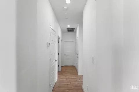 Entry Way - 3415 Falling Brook Ln, Shafter, CA 93263 photo 7 of 8