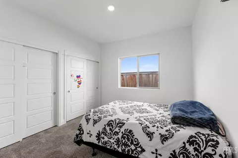 Bedroom - 3415 Falling Brook Ln, Shafter, CA 93263 photo 3 of 6