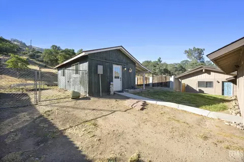 Exterior - 21601 Hidden Canyon Dr, Tehachapi, CA 93561 photo 11 of 16