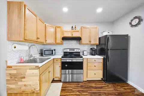 Kitchen - 21601 Hidden Canyon Dr, Tehachapi, CA 93561 photo 10 of 11
