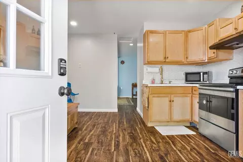 Entry Way - 21601 Hidden Canyon Dr, Tehachapi, CA 93561 photo 7 of 7