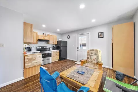 Kitchen - 21601 Hidden Canyon Dr, Tehachapi, CA 93561 photo 8 of 11