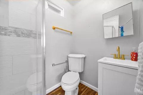 Bath - 21601 Hidden Canyon Dr, Tehachapi, CA 93561 photo 2 of 5