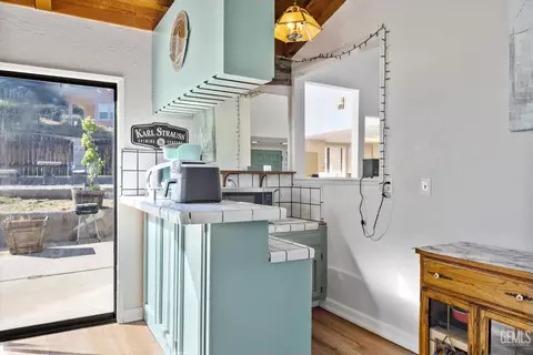 Kitchen - 21601 Hidden Canyon Dr, Tehachapi, CA 93561 photo 7 of 11