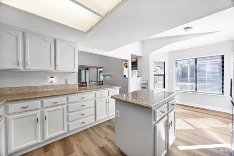 Kitchen - 21601 Hidden Canyon Dr, Tehachapi, CA 93561 photo 6 of 11