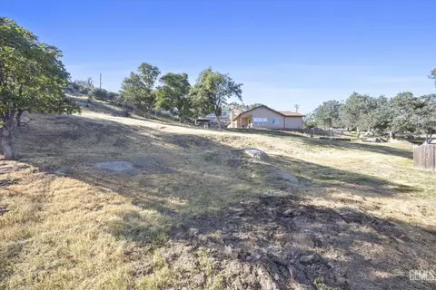 Exterior - 21601 Hidden Canyon Dr, Tehachapi, CA 93561 photo 13 of 16