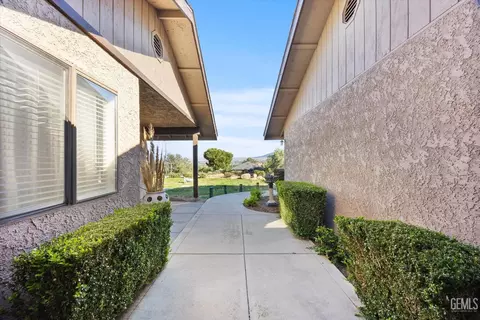 Entry Way - 21601 Hidden Canyon Dr, Tehachapi, CA 93561 photo 1 of 7