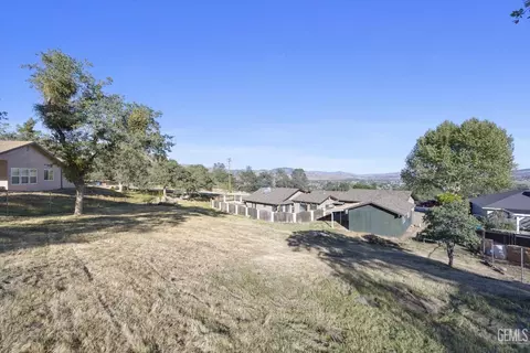 Exterior - 21601 Hidden Canyon Dr, Tehachapi, CA 93561 photo 14 of 16