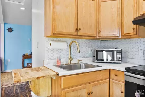 Kitchen - 21601 Hidden Canyon Dr, Tehachapi, CA 93561 photo 11 of 11