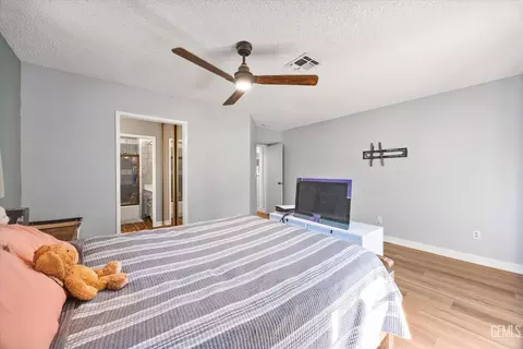 Bedroom - 21601 Hidden Canyon Dr, Tehachapi, CA 93561 photo 5 of 8