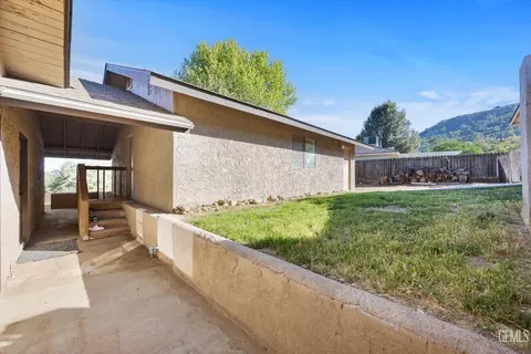 Exterior - 21601 Hidden Canyon Dr, Tehachapi, CA 93561 photo 5 of 16