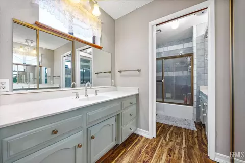 Bath - 21601 Hidden Canyon Dr, Tehachapi, CA 93561 photo 1 of 5
