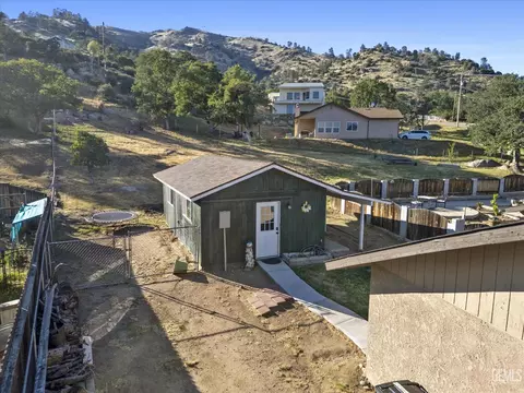 Exterior - 21601 Hidden Canyon Dr, Tehachapi, CA 93561 photo 3 of 16