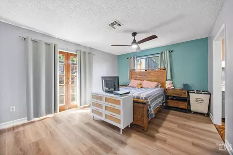 Bedroom - 21601 Hidden Canyon Dr, Tehachapi, CA 93561 photo 1 of 8