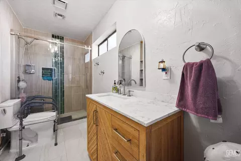 Bath - 21601 Hidden Canyon Dr, Tehachapi, CA 93561 photo 5 of 5