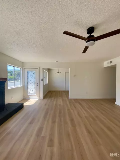 Living - 217 Bartlett St, Tehachapi, CA 93561 photo 1 of 1