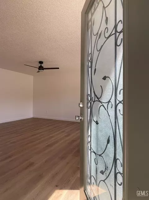 Entry Way - 217 Bartlett St, Tehachapi, CA 93561 photo 1 of 2