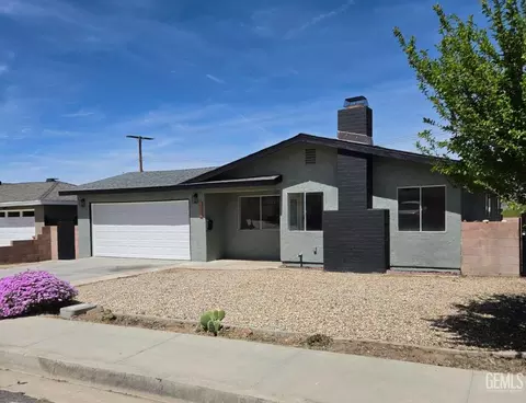 Exterior - 217 Bartlett St, Tehachapi, CA 93561 photo 7 of 7