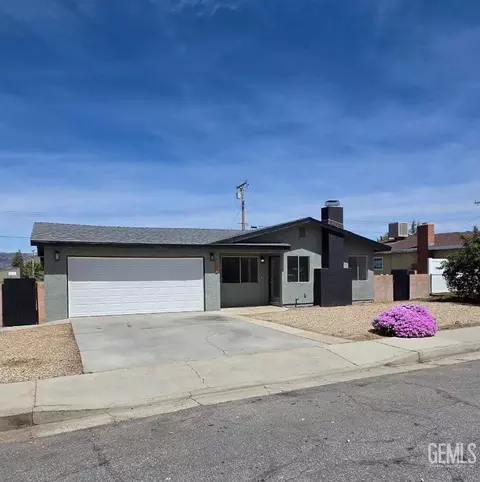 Exterior - 217 Bartlett St, Tehachapi, CA 93561 photo 6 of 7