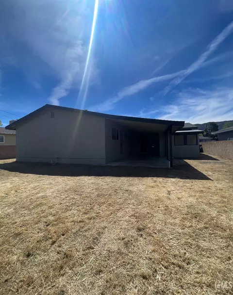 Exterior - 217 Bartlett St, Tehachapi, CA 93561 photo 3 of 7
