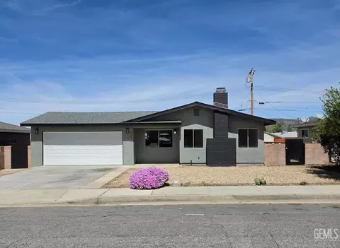Exterior - 217 Bartlett St, Tehachapi, CA 93561 photo 1 of 7