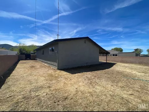 Exterior - 217 Bartlett St, Tehachapi, CA 93561 photo 4 of 7