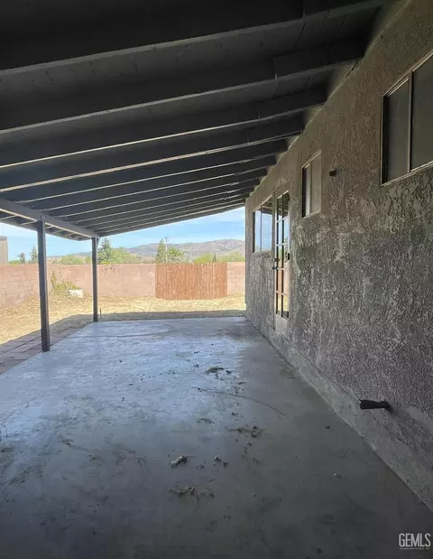 Exterior - 217 Bartlett St, Tehachapi, CA 93561 photo 2 of 7