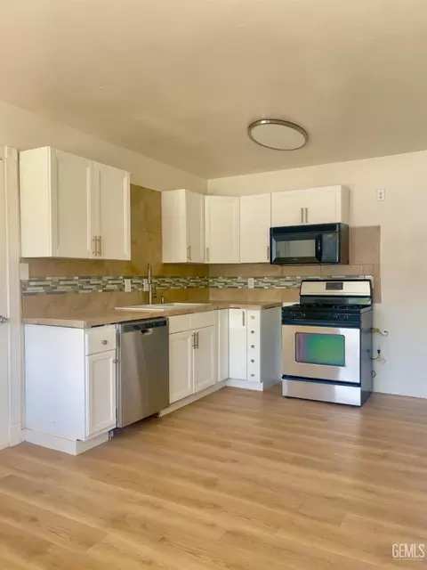 Kitchen - 217 Bartlett St, Tehachapi, CA 93561 photo 1 of 1