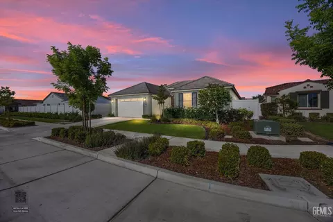1715 Bixshire Dr, Bakersfield, CA 93311