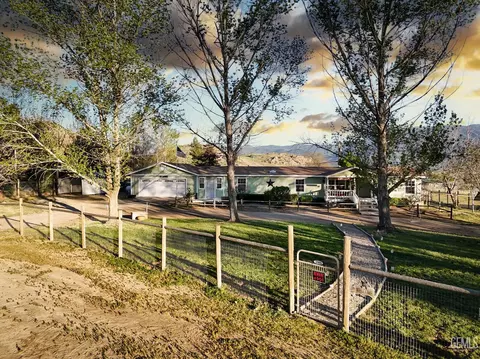 Exterior - 27400 Harness Dr, Tehachapi, CA 93561 photo 1 of 11