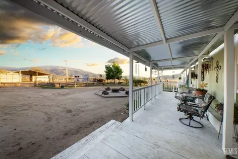 Exterior - 27400 Harness Dr, Tehachapi, CA 93561 photo 7 of 11