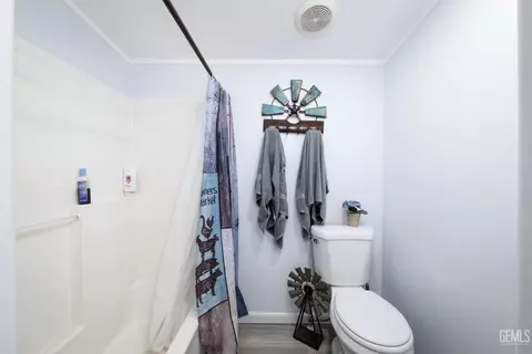 Bath - 27400 Harness Dr, Tehachapi, CA 93561 photo 4 of 4