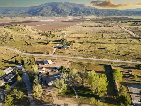 View/Area - 27400 Harness Dr, Tehachapi, CA 93561 photo 3 of 6