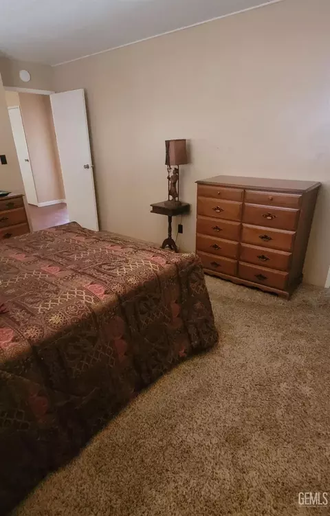 4304 Sabal Ct, Bakersfield, CA 93301 photo 12