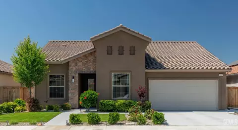 3317 Whispering Forest Ln, Shafter, CA 93263