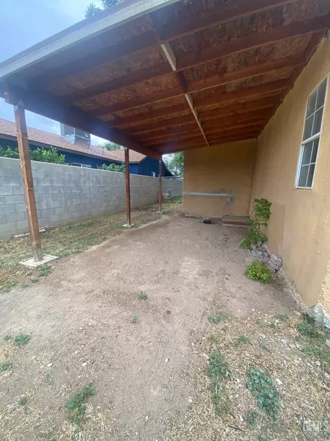 Exterior - 30348 Riverside St, Shafter, CA 93263 photo 3 of 6
