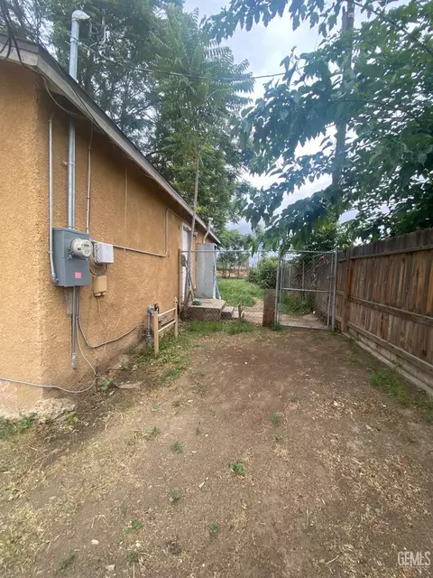Exterior - 30348 Riverside St, Shafter, CA 93263 photo 4 of 6