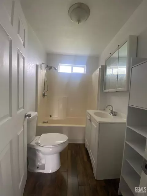 Bath - 30348 Riverside St, Shafter, CA 93263 photo 1 of 3