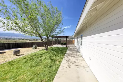 Exterior - 20674 Pinon Canyon Dr, Tehachapi, CA 93561 photo 11 of 18