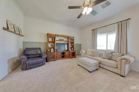 Living - 20674 Pinon Canyon Dr, Tehachapi, CA 93561 photo 1 of 2