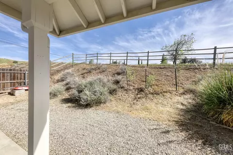 Exterior - 20674 Pinon Canyon Dr, Tehachapi, CA 93561 photo 8 of 18